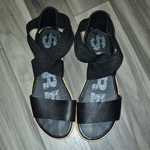 Like New Sorel Ella II Black Crisscross Elastic Strap Sandals